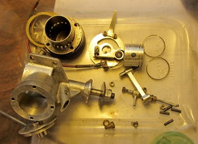 IMG_8259.JPG (130.11 Kio) Vu 19655 fois le moteur en pièces nettoyées