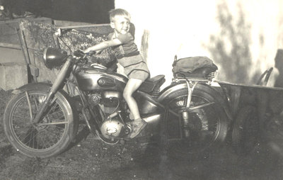 Bernard sur Motobécane.jpg